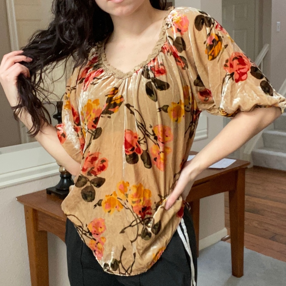 NEVER WORN! Sundance - Gold Velvet Floral Top - Medium